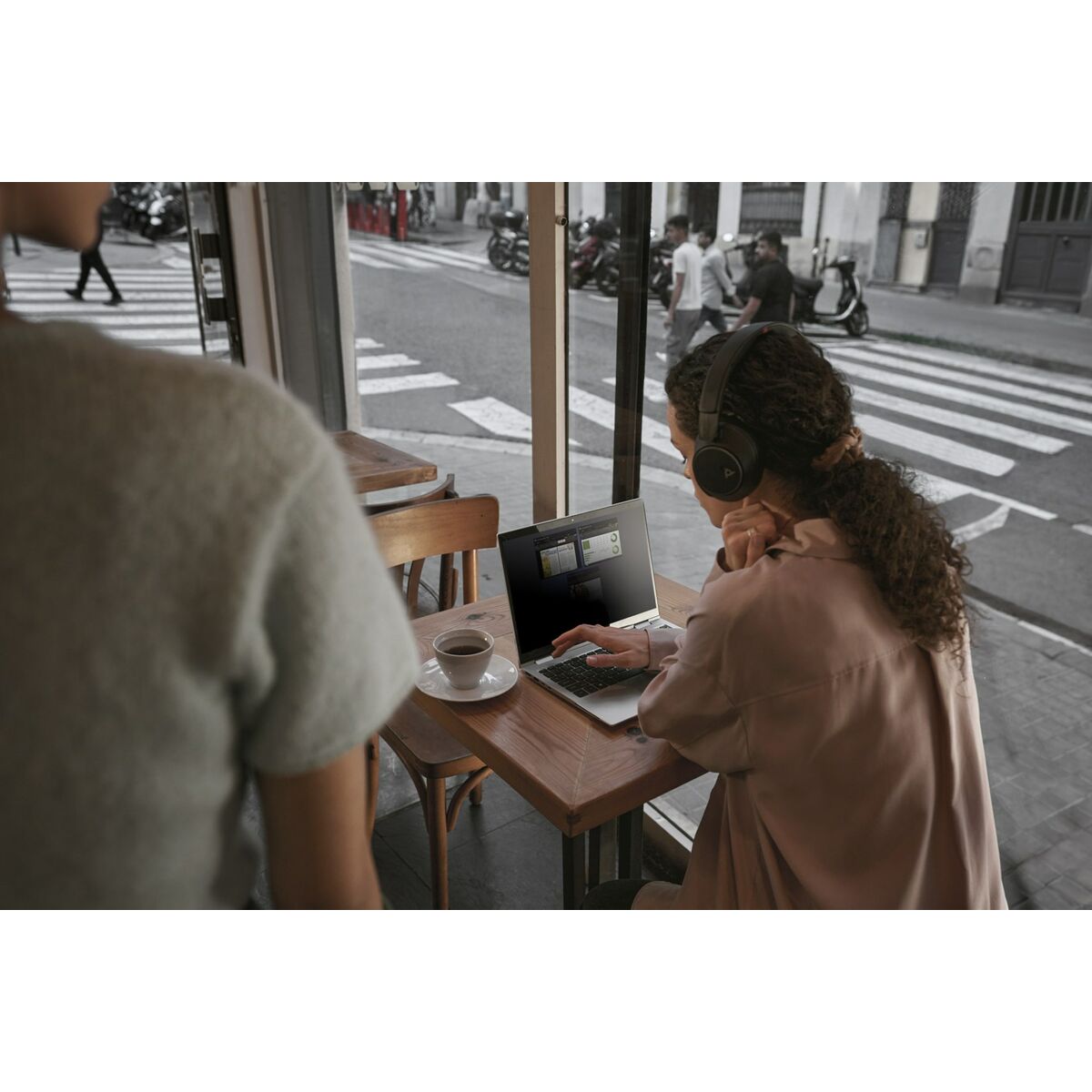 V5H6687D1F68188304475C66BA041C9DA91R6512281P7