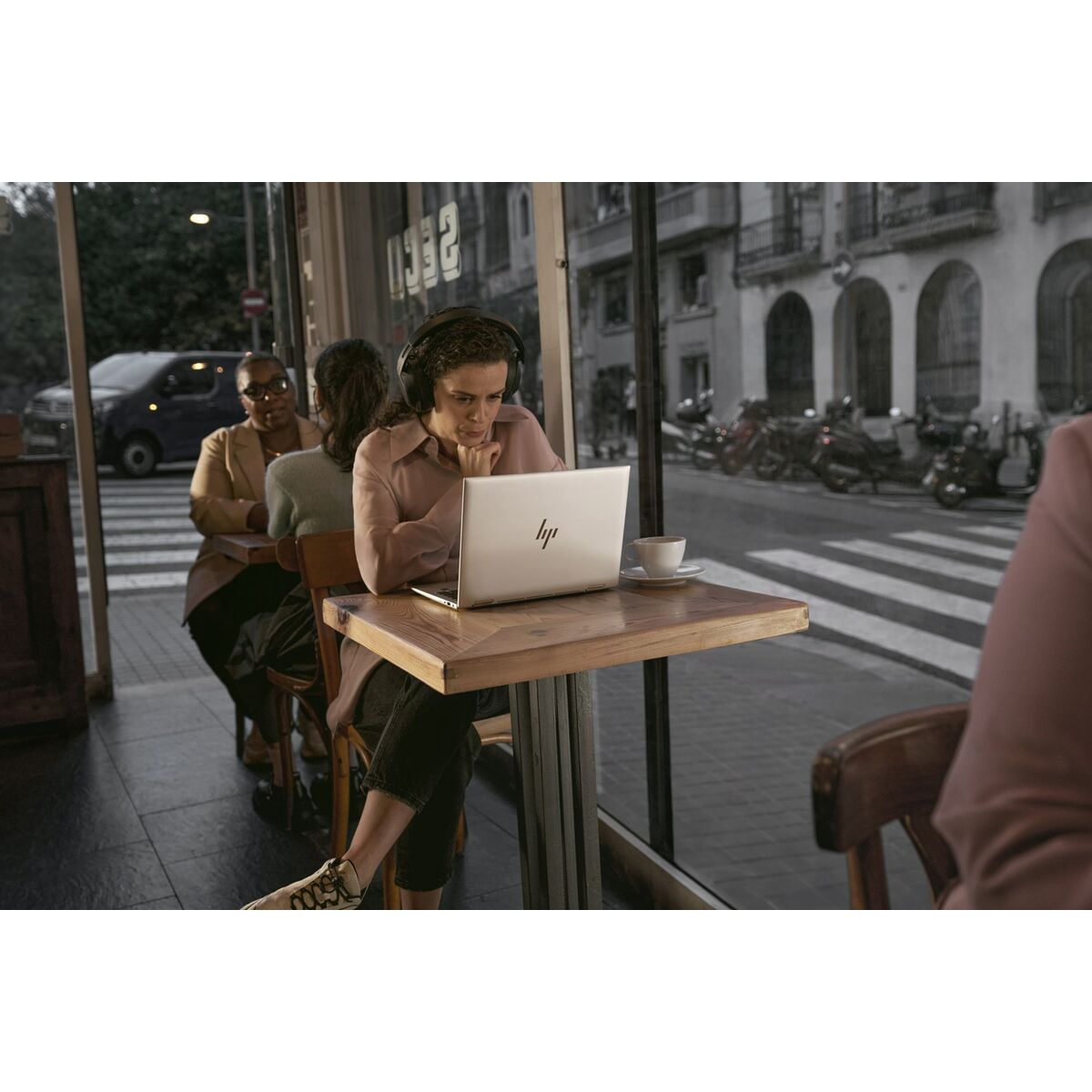 V5HD57002FB50F92270DFF1DD7230EDAA66R6512478P7