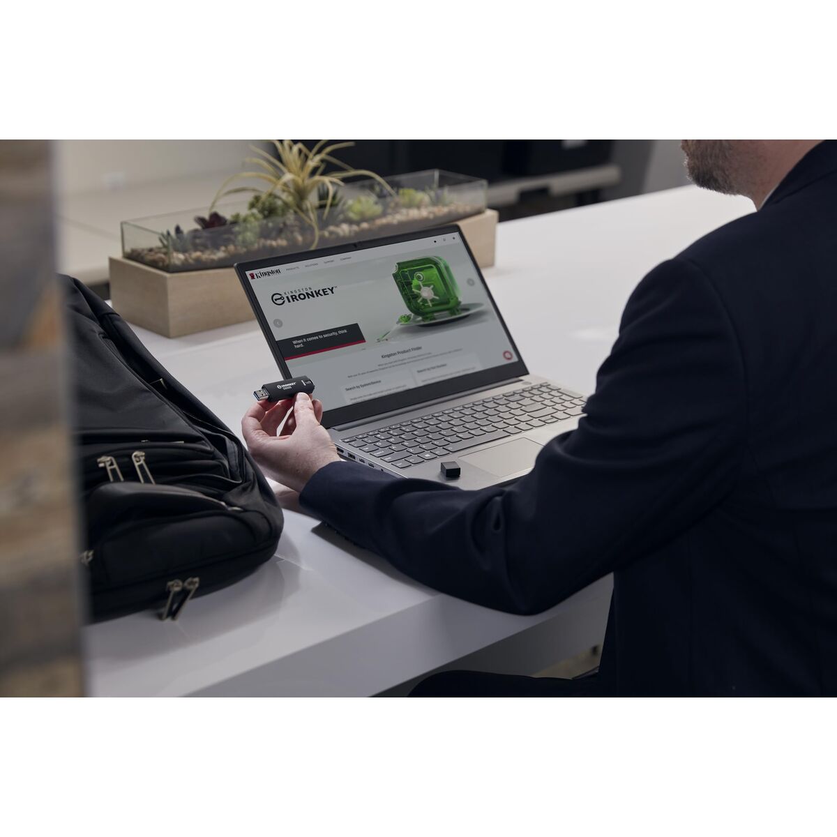 V3H9F940654FFF1FCC073FEC88C977C7940R7425967P8